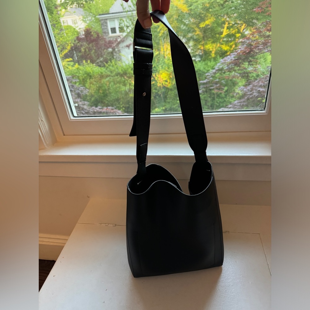 Everlane's Studio Bag - Picture 7 of 9